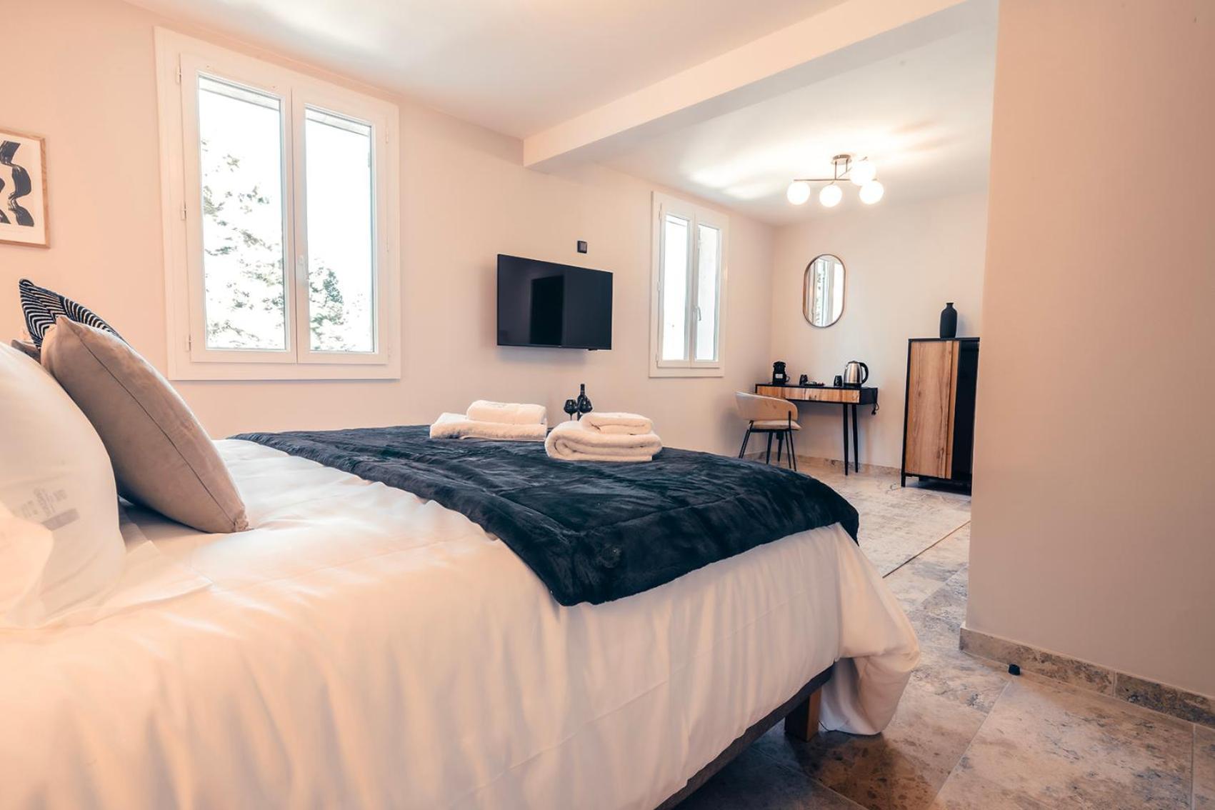 Les Suites De L'Etang Cucuron Kültér fotó