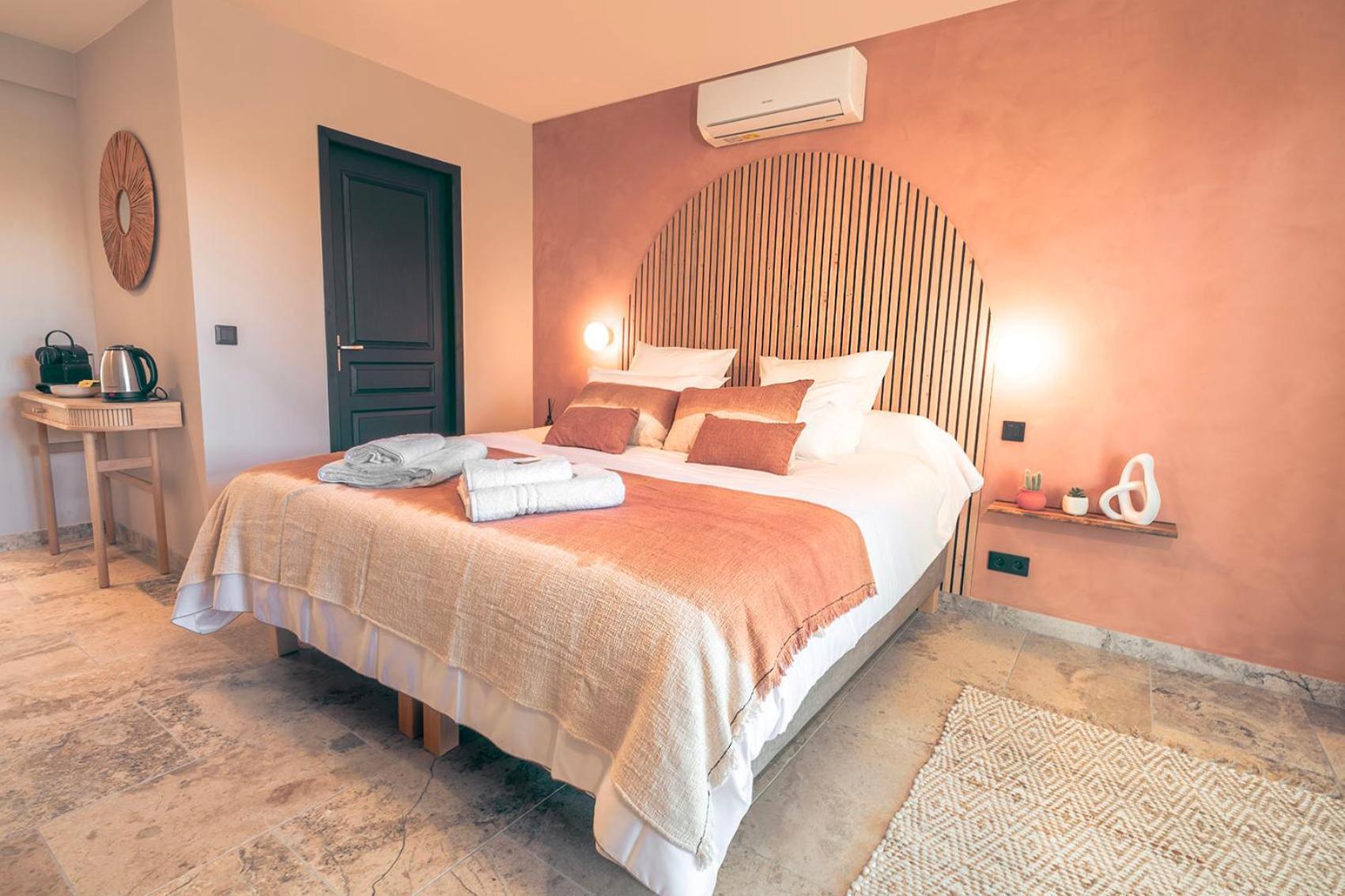Les Suites De L'Etang Cucuron Kültér fotó